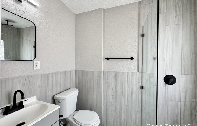 1112 W 45 ST