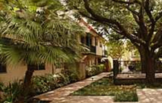 2900 Briarhurst Dr