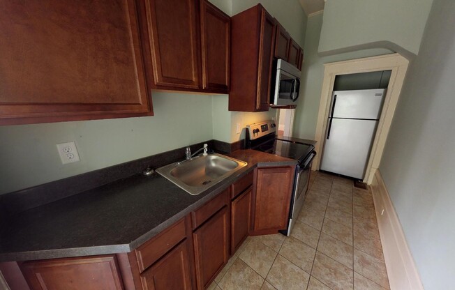 GREAT Location for this garage apartment in Riverside/Five Points!