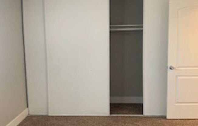 2 beds, 1 bath, 818 sqft, $2,100, Unit 036