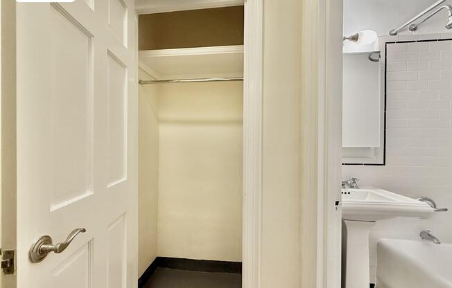 Studio, 1 bath, 440 sqft, $3,825, Unit 3M