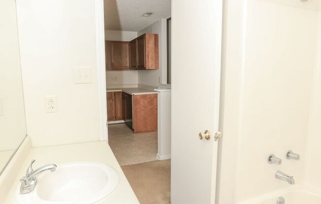 2 beds, 1 bath, $975