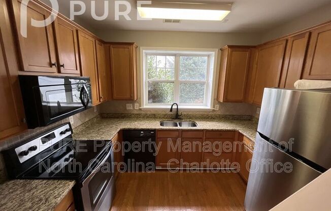 3 beds, 2.5 baths, 1,494 sqft, $1,995