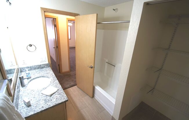 2 beds, 1 bath, 980 sqft, $1,695, Unit 129