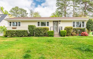 Charming ranch home walking distance to North Hills