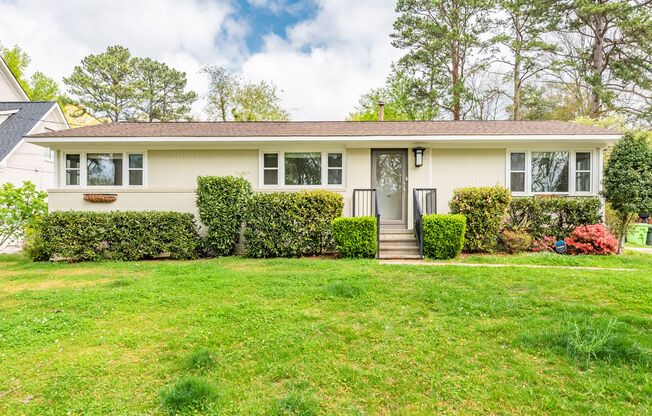 Charming ranch home walking distance to North Hills