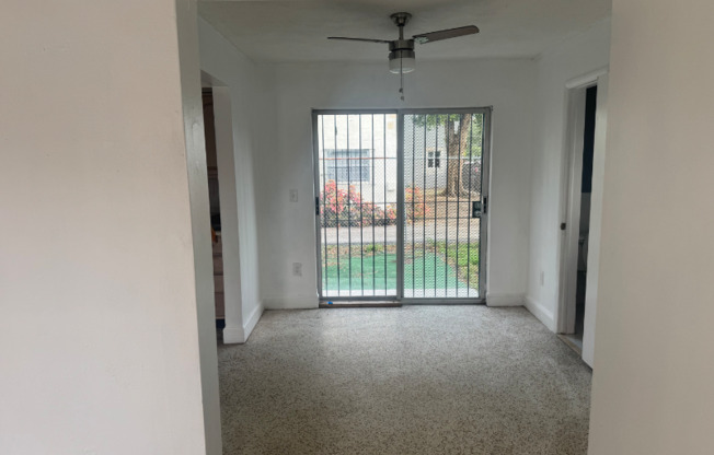 882 NW 2 ST