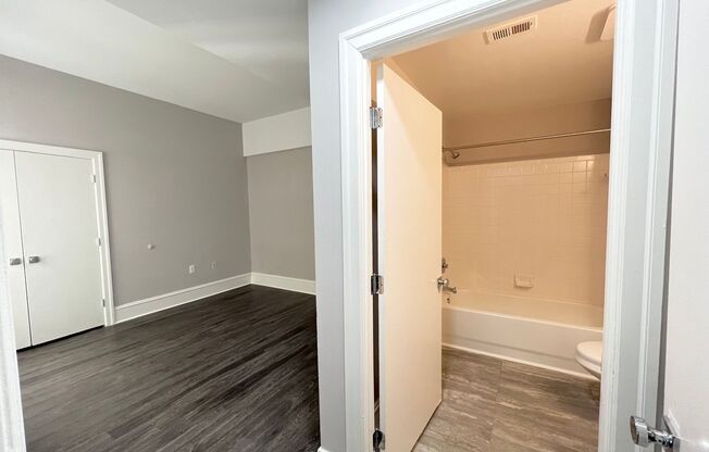 1 bed, 1 bath, 633 sqft, $1,530, Unit 706