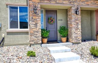 Carson City Newer Townhome - 3 bedroom 2 1/2 baths