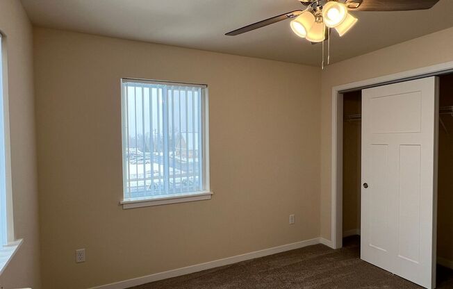 2 beds, 1 bath, 1,040 sqft, $1,485, Unit AT 709-34