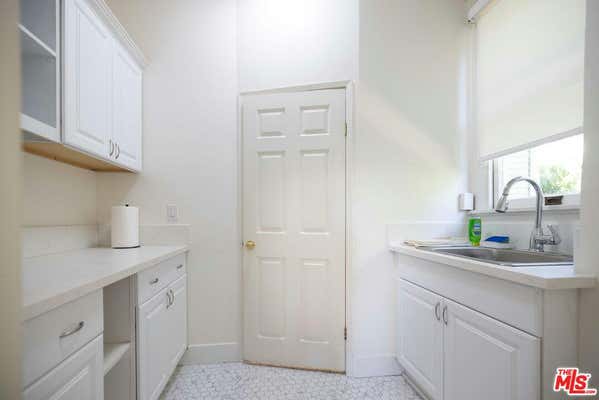 Studio, 1 bath, 480 sqft, $950, Unit 11