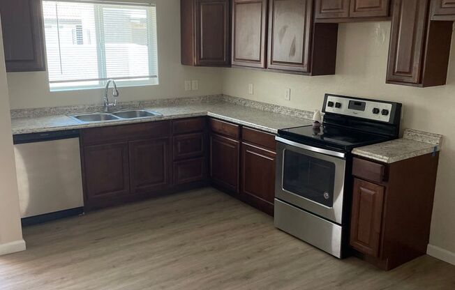 Fully Remodeled 3 Bedroom 2 Bathroom Town-home in Central Phoenix!!