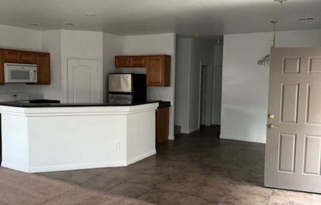 3 beds, 2.5 baths, $2,000, Unit # 103