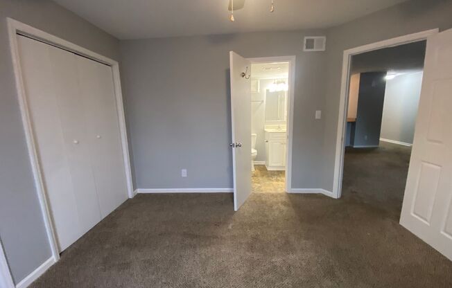 2 beds, 2 baths, 820 sqft, $1,195, Unit 2502