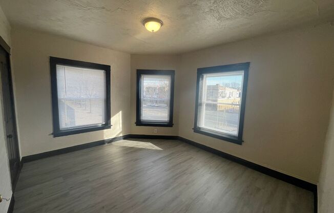 4 beds, 2 baths, $1,850, Unit 5400-2