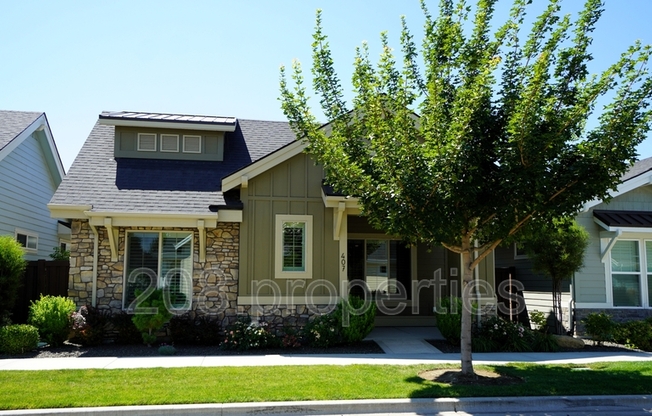 407 W PAVILLION LN