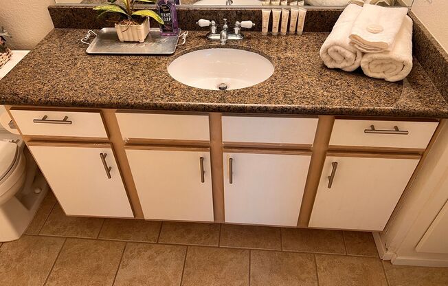 2 beds, 2 baths, $2,100, Unit # 2158