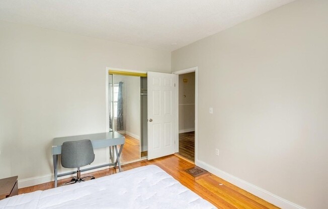 3 beds, 1 bath, $3,100, Unit 1