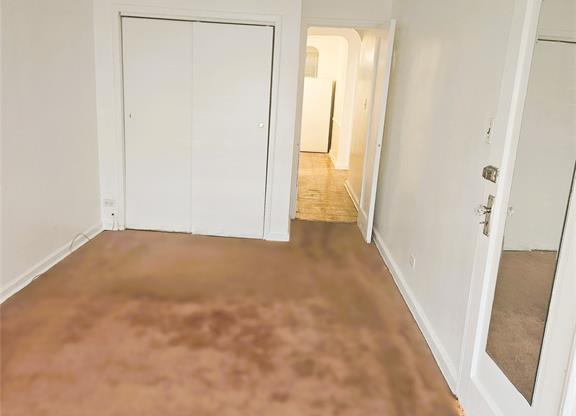 2 beds, 1 bath, 2,332 sqft, $3,000