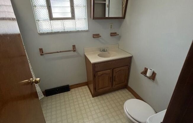 2 beds, 1 bath, $995