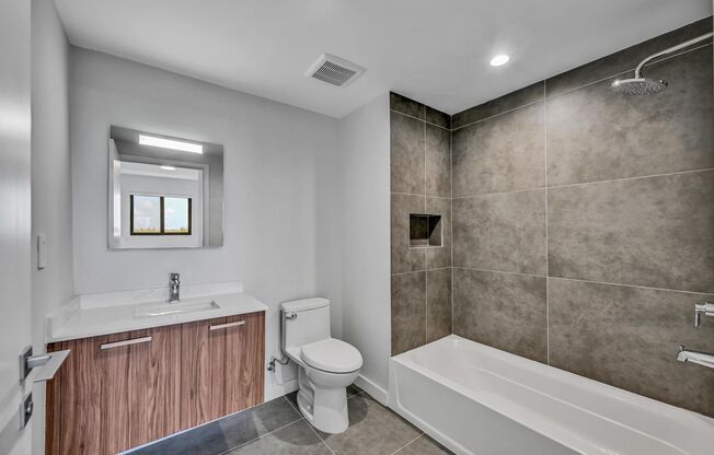 2 beds, 2 baths, 901 sqft, $2,861, Unit 606