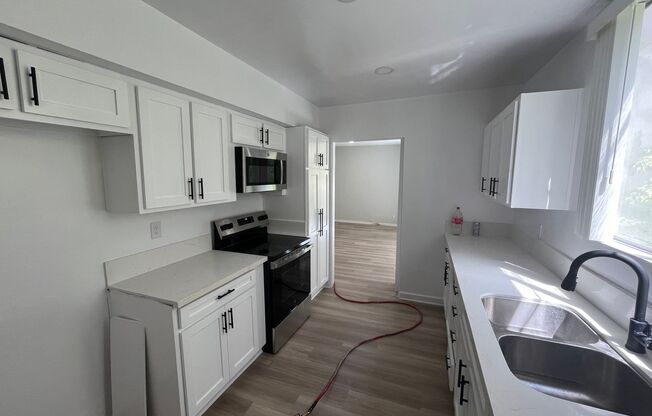 1 bed, 1 bath, 700 sqft, $2,998