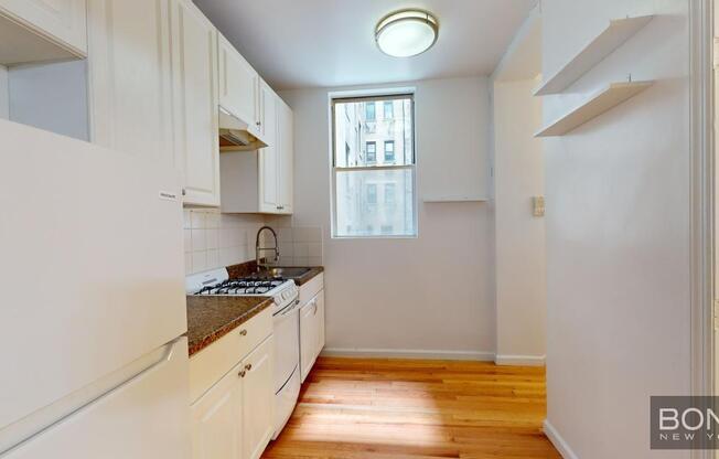 2 beds, 1 bath, $3,230, Unit 3