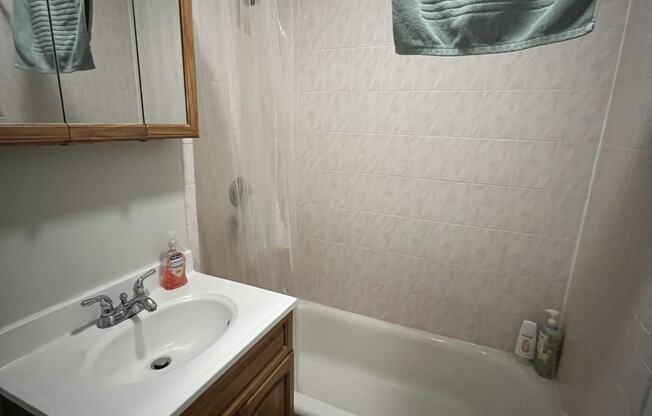 Studio, 1 bath, $2,350, Unit 28