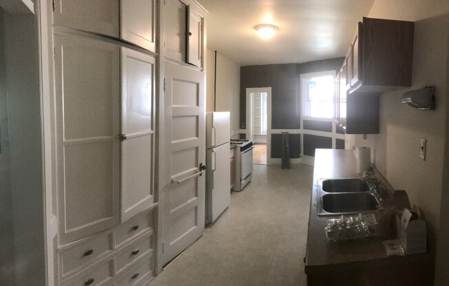 4 beds, 2 baths, $2,345, Unit 3