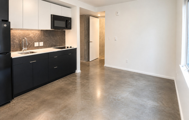 Studio, 1 bath, 310 sqft, $1,475, Unit 305