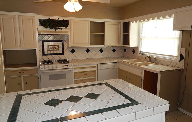 Charming 3-Bedroom Home with Spacious Backyard, Available Early October Near Downtown Rockwall