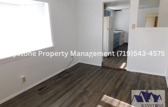 Cute House with 2 Bedrooms/1 Bathroom with Spacious Fenced Yard $975/$975
