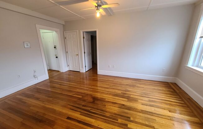 2 beds, 1 bath, $2,850, Unit 30