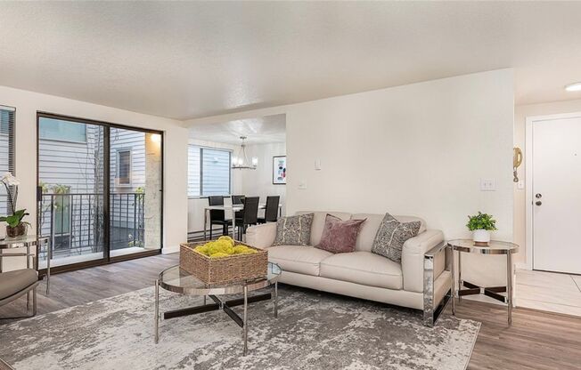 Light Filled Remodeled Condo w/ Secure Parking Included- Queen Anne