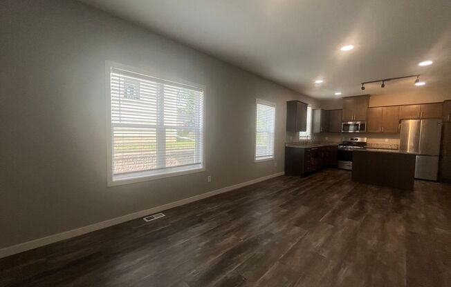 3 beds, 2 baths, 1,250 sqft, $1,805, Unit Lower ( 1 )