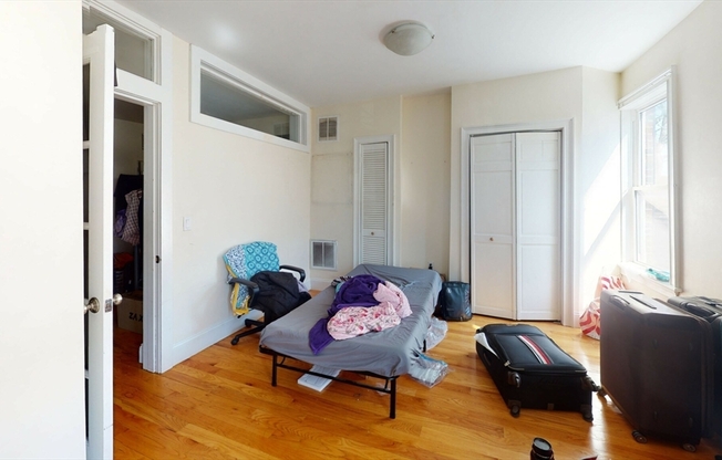 2 beds, 2 baths, 950 sqft, $2,595, Unit 2