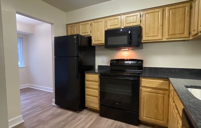 2 beds, 2 baths, 1,000 sqft, $1,975, Unit 14200 #104