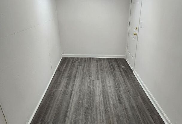 2 beds, 1 bath, 1,300 sqft, $2,395, Unit 225