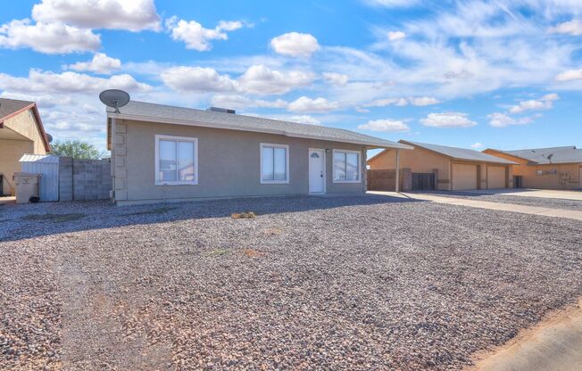 3 Bedroom House with large yard Arizona City