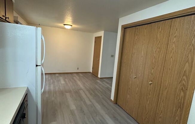 2 beds, 1 bath, 800 sqft, $1,295, Unit 111