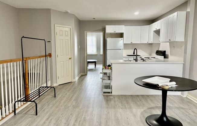 2 beds, 1 bath, 964 sqft, $1,400, Unit #3