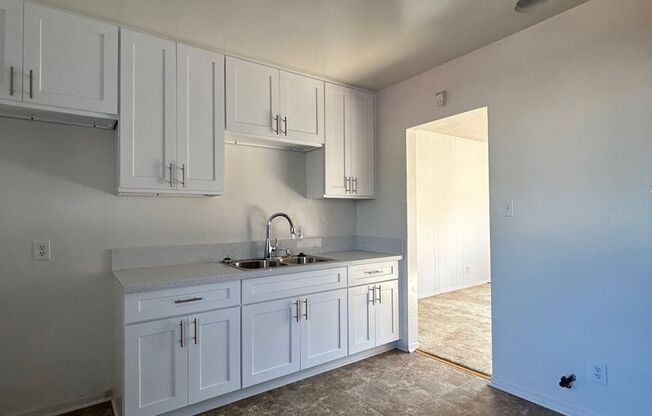 2 beds, 1 bath, $2,450, Unit 14916.5