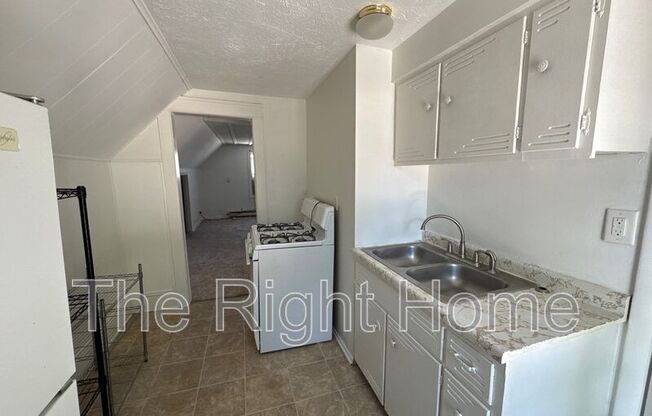 3021 Harney St Apt 3