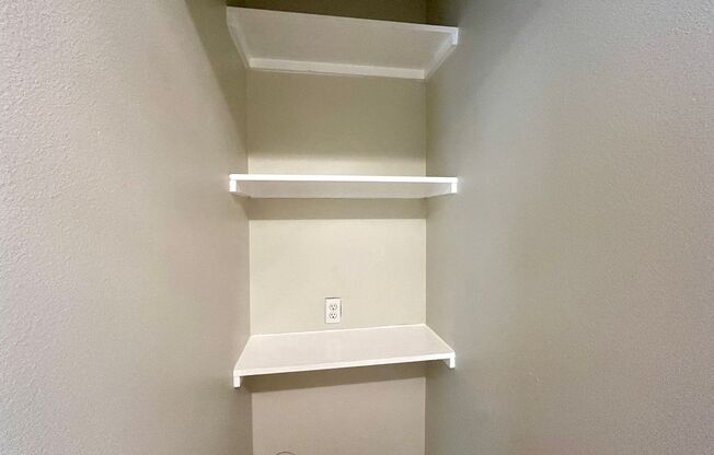 8 beds, 3 baths, $10,400, Unit House