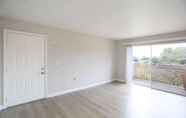OPEN HOUSE: Sunday (10/18) 12:30pm-1:15pm. MOVE-IN SPECIAL! Fully Remodeled, Spacious 2BR/1BA, Small deck with Views, Shared Laundry (5400 Highland #4)