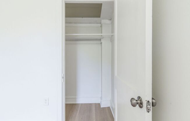 1 bed, 1 bath, 550 sqft, $1,233, Unit B6