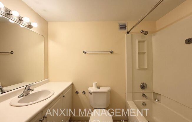 2 beds, 2 baths, 986 sqft, $3,800, Unit 10 Museum Way Unit 1305