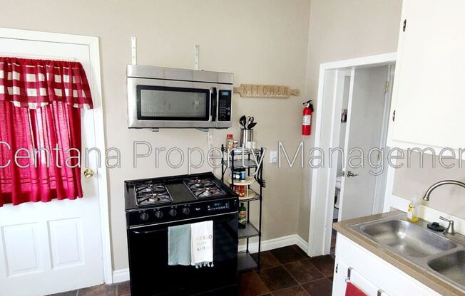 3 beds, 2 baths, $1,600