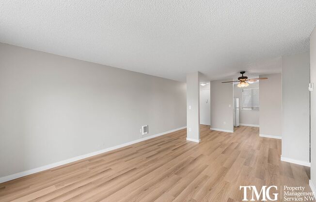 3 beds, 1 bath, 943 sqft, $1,550, Unit 37