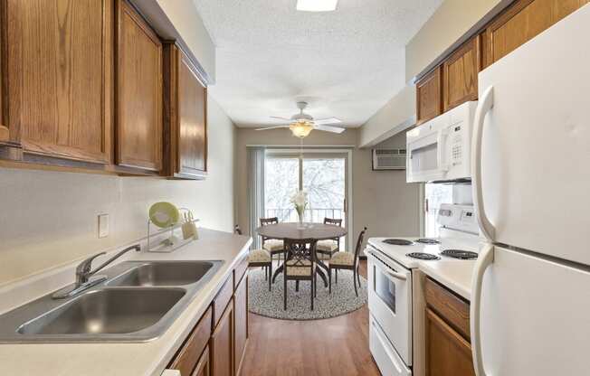 SPACIOUS ROBBINSDALE LIVING
